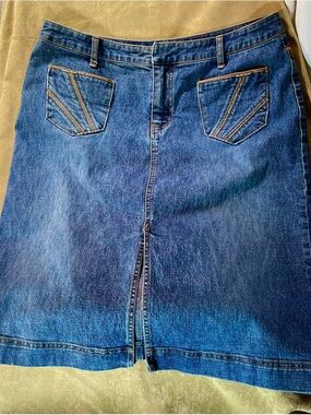 Venezia Blue Denim Skirt with Contrast Topstitching